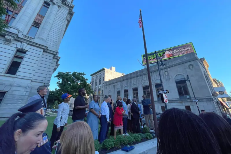 Rinden homenaje en Newark a los héroes caídos el 11-S