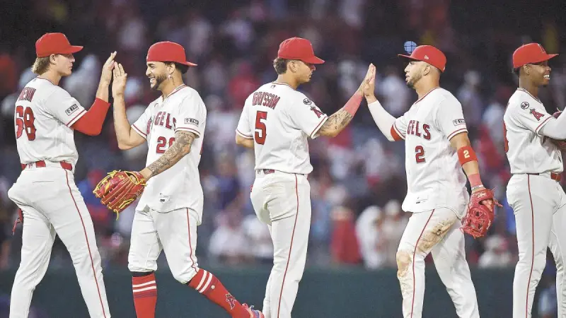 Kroenke compra a Los Angels en récord de 4,000 millones de dólares