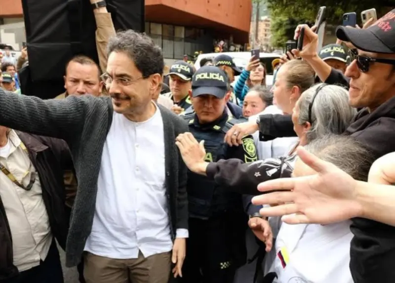 Denuncia excandidato colombiano plan para implicarlo en delitos en EU