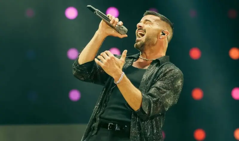 Presenta Ricky Martin nuevo proyecto de temas clásicos y duetos