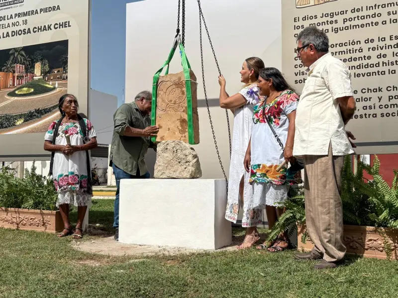 Colocan la primera piedra de la réplica de la Estela 18 de Uxmal 