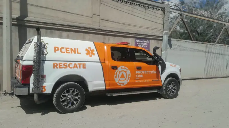 Muere trabajador tras caer de nave industrial en Escobedo