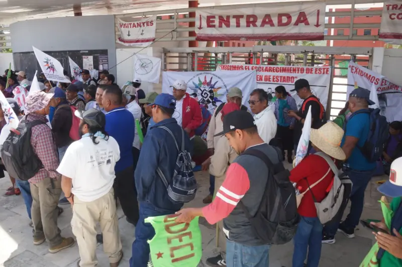 Bloquea Asamblea de Pueblos Ciudad Administrativa por demandas