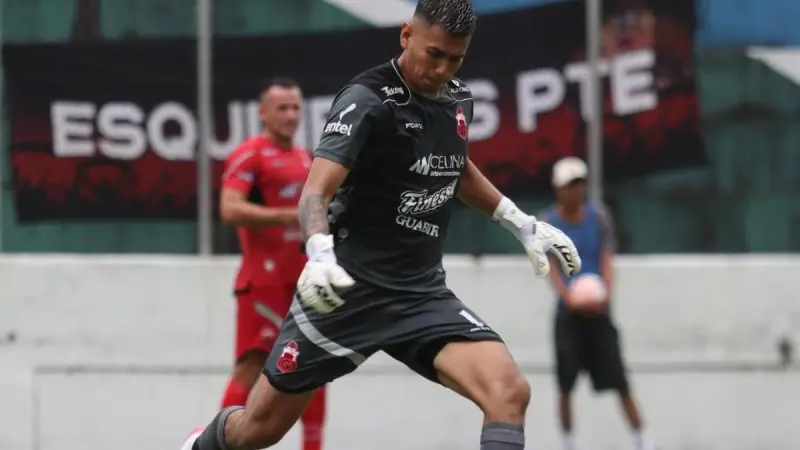 Portero en Bolivia es amenazado de muerte por no dejarse anotar 3 goles