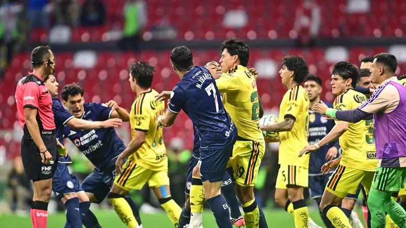 América arma la campal ante Cruz Azul; Veiga se salva de la roja
