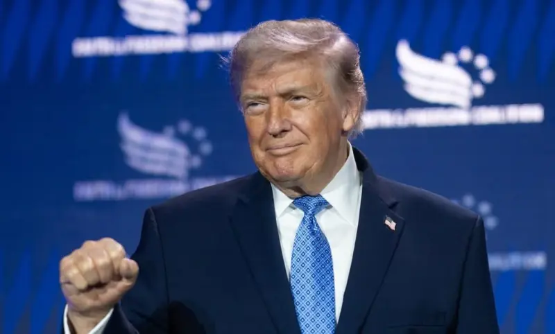 Presenta Casa de la Moneda nuevo dólar de Trump por los 250 años de EU