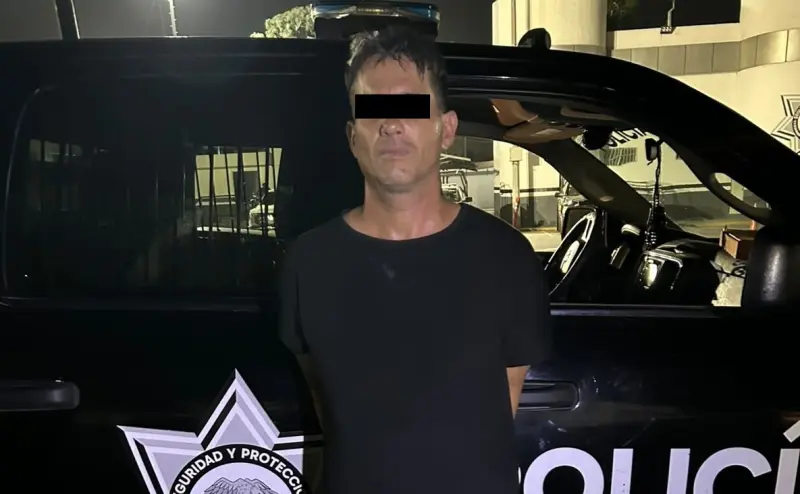 Detienen a cubano con machete y 12 dosis de droga en el Centro de Monterrey