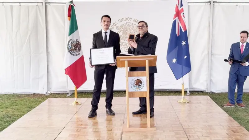 Científico mexicano ganador del Óscar de la ciencia australiana recibe la presea Mexicanos Distinguidos