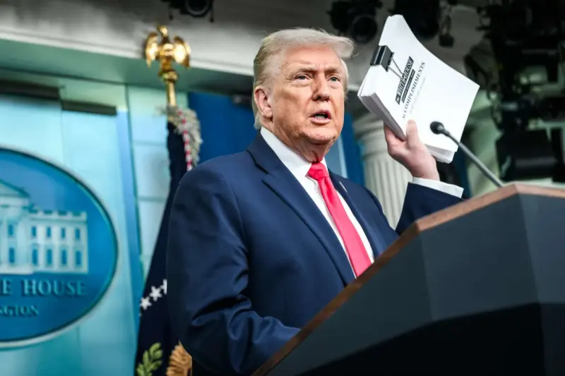 Guerra fría por el dinero: Trump acusa a la Fed de “hostil” tras la subida de tipos