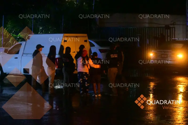 Mujer muere tras inundación en su lugar de trabajo, en Xalapa