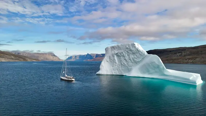 Una expedición mexicana cruzó por primera vez en velero el Paso del Noroeste: recorrió 4,500 millas entre hielo, ballenas y osos polares