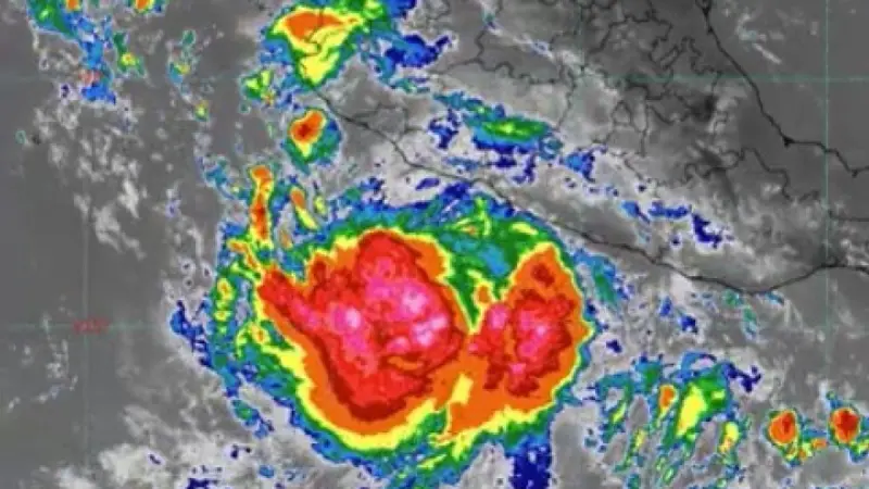 Cierran puerto de Acapulco y suspenden clases en Guerrero por huracán "Polo"