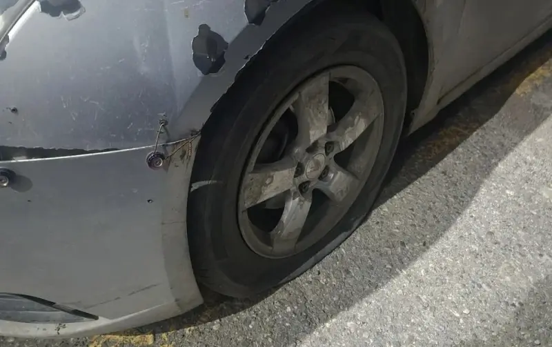 Dan el ‘grito’ al salir de los festejos: vandalizan 16 autos