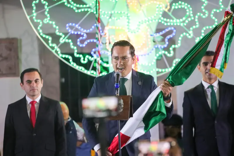 Chepe Guerrero encabeza el Grito de Independencia en Corregidora