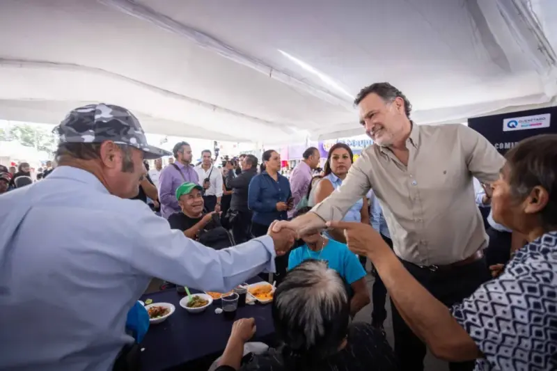 Gobernador participa en el 62 aniversario del Mercado Escobedo