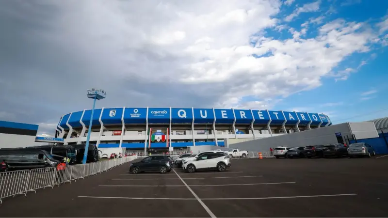 Se mantiene estadio Corregidora sin porras, sólo música y cánticos