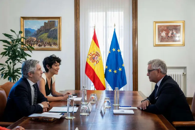 Marlaska exige a la UE acelerar los retornos y niega el riesgo de traslados de Ceuta a la Península