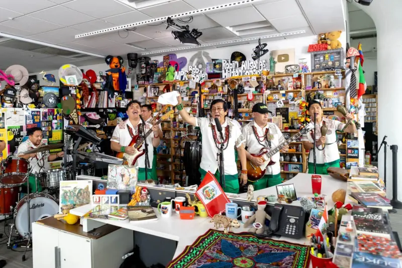 Llevan Los Mirlos la moda amazónica a las pantallas de Tiny Desk