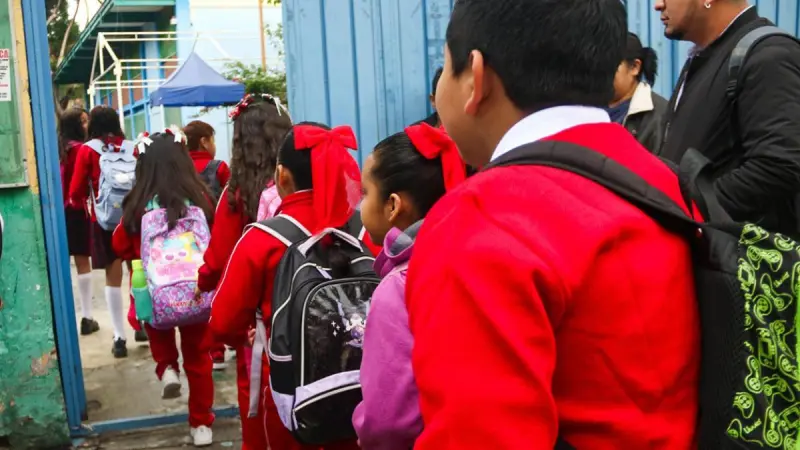 UNPF respalda freno a celulares en aulas, pero advierte falta de consulta a los padres