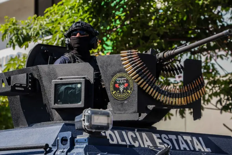 Desfilan más de 11 mil elementos de seguridad en Culiacán por aniversario de la Independencia