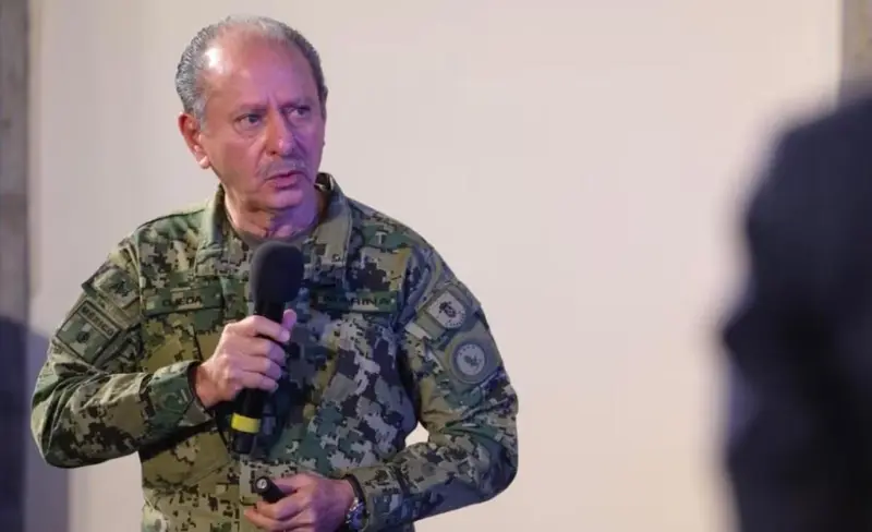 José Rafael Ojeda sigue activo en la Semar pese a no ser ubicado por la FGR; gana 150 mil pesos al mes