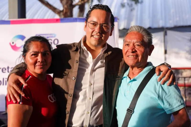 Llevan trámites y servicios municipales a Santa Bárbara en Corregidora
