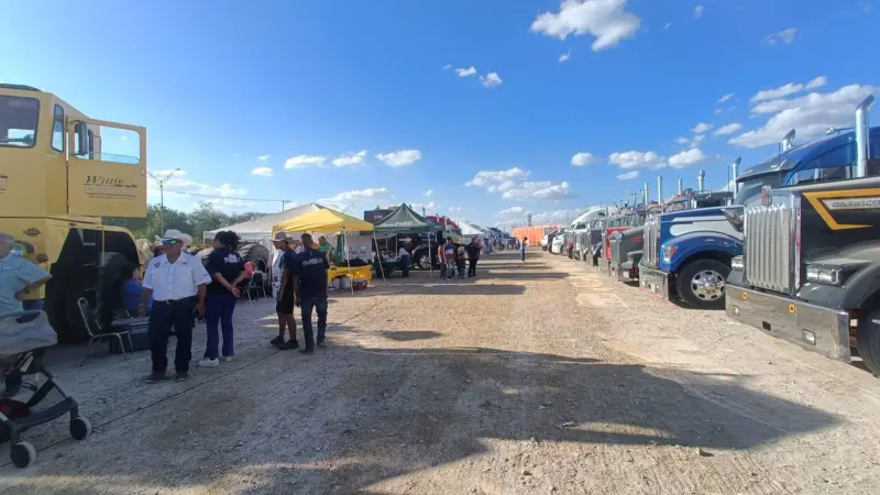 De 3 a 200 camiones: Tracto Clásicos exhibe su historia y altruismo en Piedras Negras