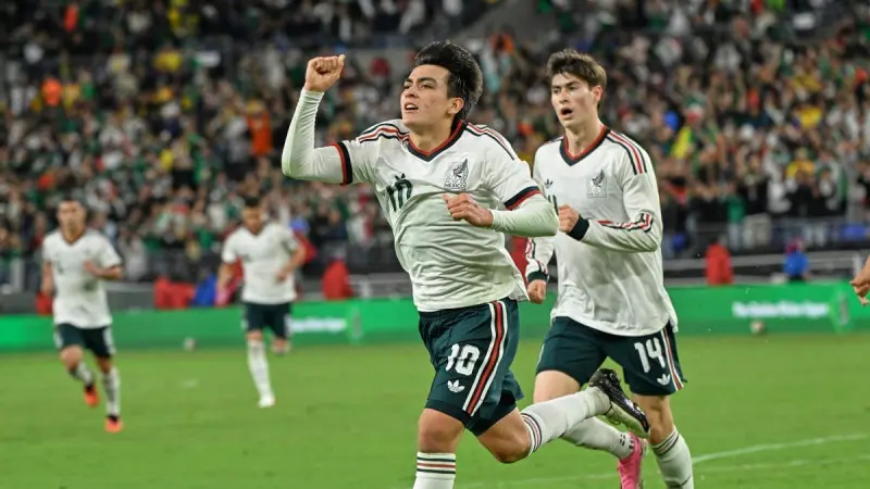 Gilberto Mora hace historia: el más joven en anotar con México