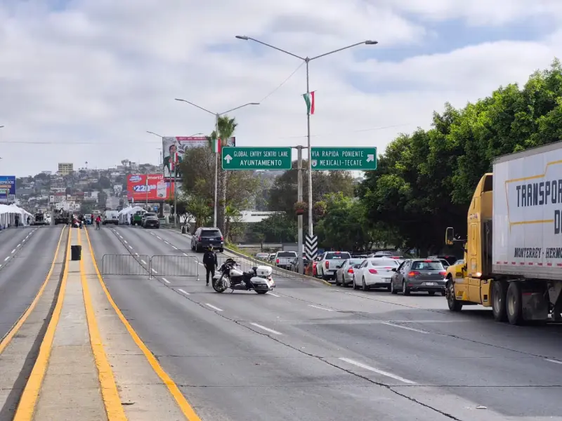 Cierran avenida Independencia para preparar el Grito de Independencia en Tijuana