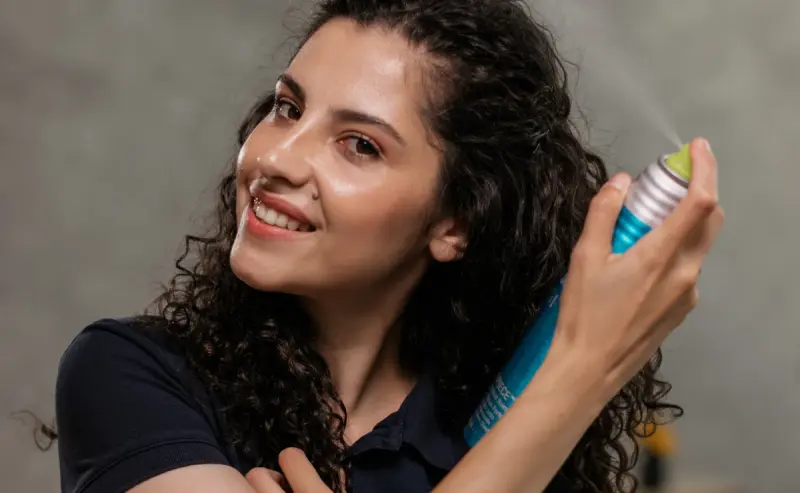 El champú en seco low cost que refresca el cabello cuando el lavado puede esperar