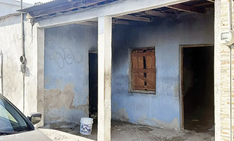 Monclova: vecinos entran a casa en llamas y rescatan a joven de 29 años