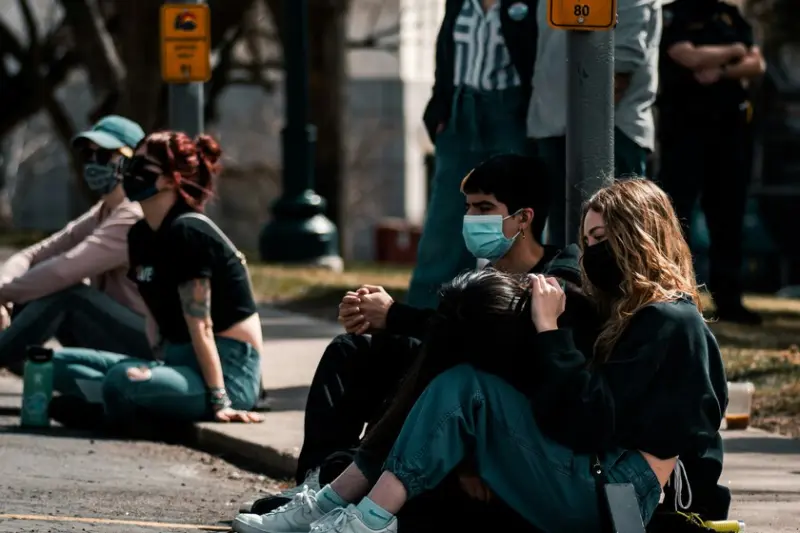 Una profesora universitaria lo admite: "no hay motivos para creer que los jóvenes de la Generación Z tendrán seguridad económica"