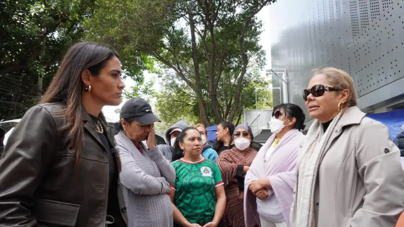 Instala Cuauhtémoc baños y jornada médica para madres buscadoras frente a la FGR