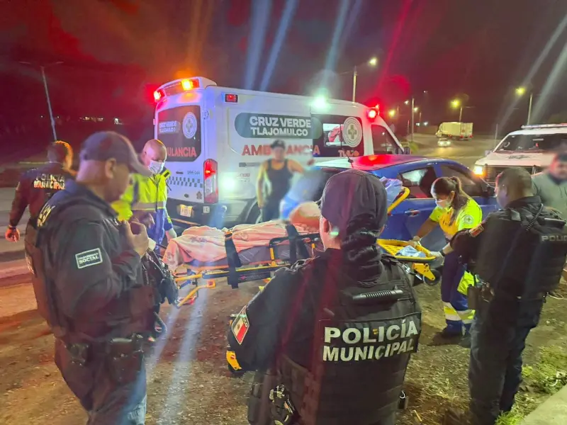 Atienden Policías de Tlajomulco parto de emergencia en la vía pública