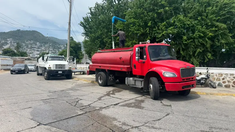 Apoya CAPAMA con agua y maquinaria ante incendio en Mercado Central