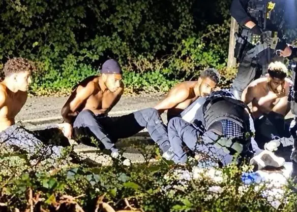 Cinco hombres arrestados por un presunto complot para colocar una bomba en una base del Reino Unido