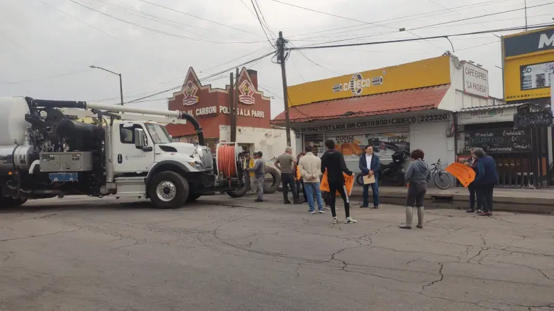 Exigen vecinos de La Conchita solución al drenaje colapsado en Chalco
