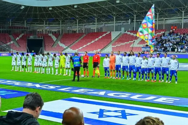 Irlanda golea 3-0 a Israel mientras sus jugadores evitan el saludo protocolario y portan brazaletes negros en solidaridad con las personas fallecidas en Gaza
