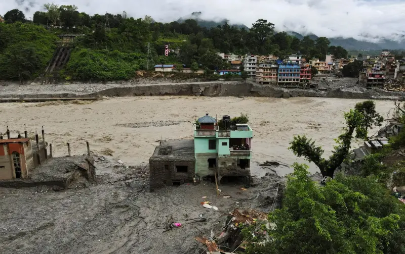 La ‘casa milagrosa’ que sobrevivió a las inundaciones de Nepal