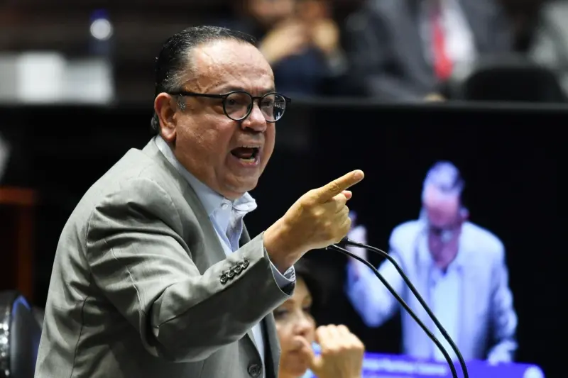 ‘Ustedes ondean la bandera de los cárteles’: Germán Martínez va vs. Morena en debate de doble nacionalidad