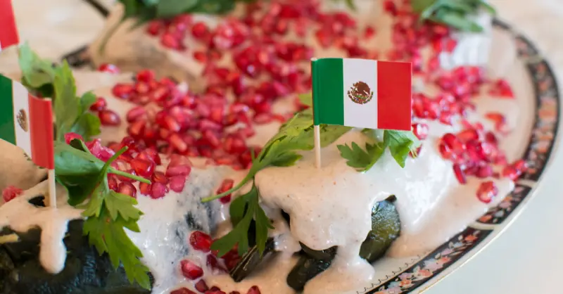 Preparar la cena mexicana con pozole y tostadas de tinga costaría hasta 8 mil pesos, según la ANPEC
