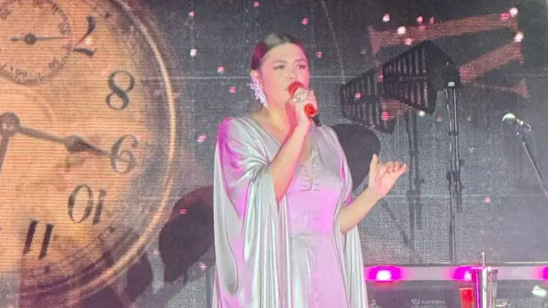 Yuridia le canta a Querétaro