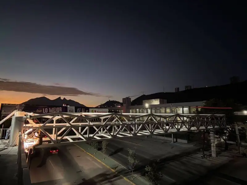 Samuel García destaca avance en conexión peatonal al Puente La Virgen