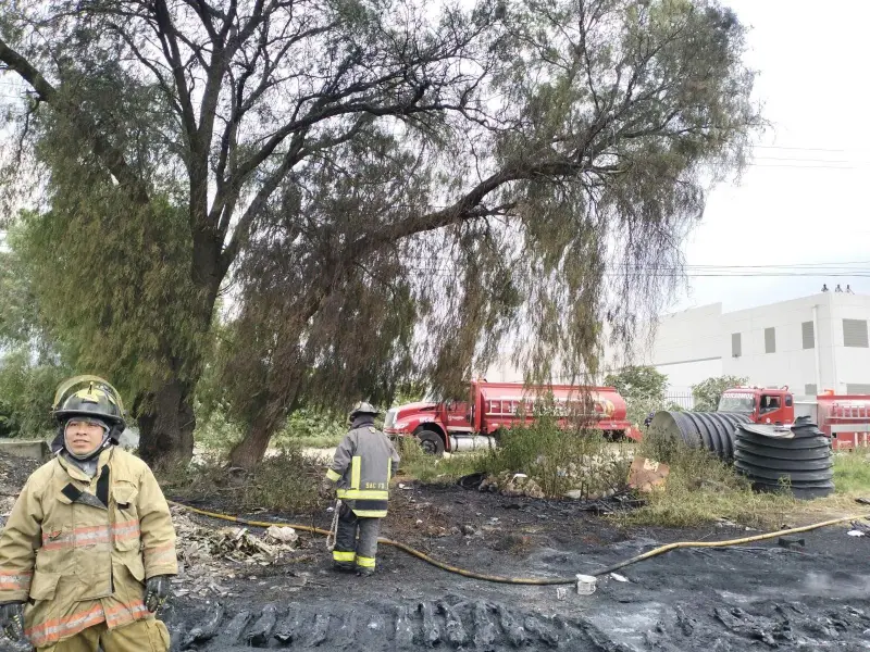 Sofocan bomberos de Tultepec y Cuautitlán fuerte incendio