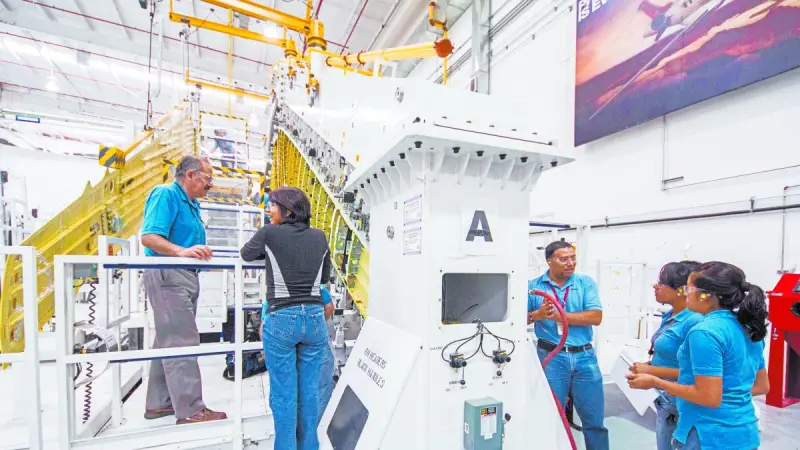Mujeres representan 30% del talento en la industria aeronáutica en Querétaro