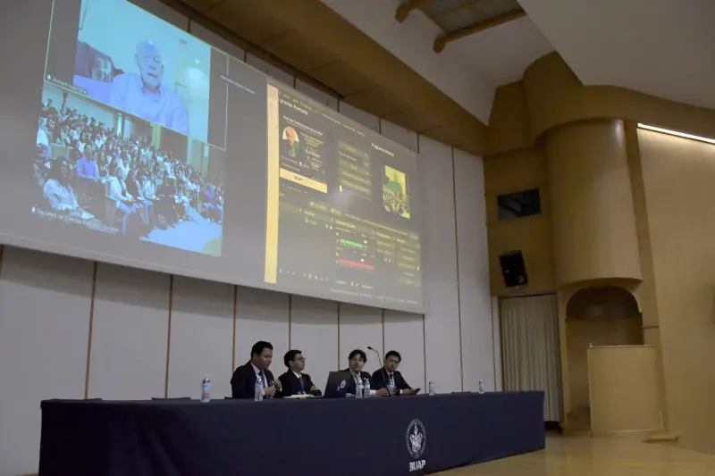 Diserta Robert Keohane sobre poder e instituciones en BUAP