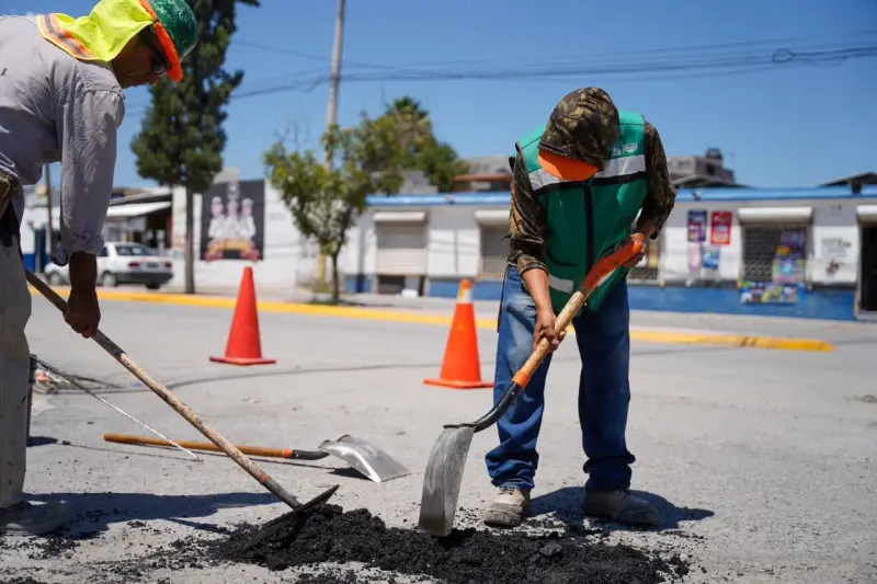 Mantienen bacheo permanente en calles de Ramos Arizpe
