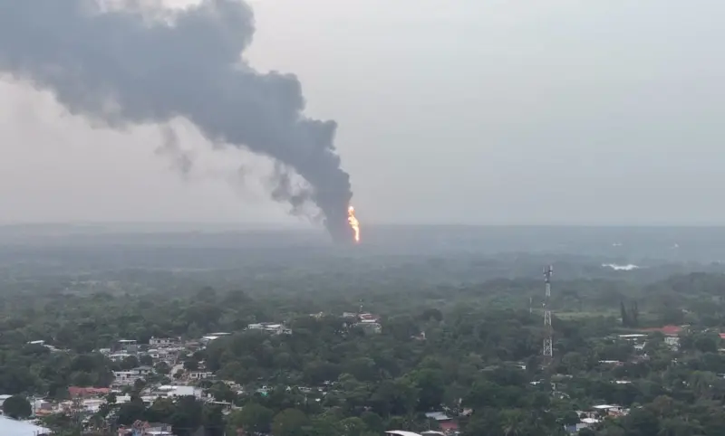Deja 3 muertos explosión en salera de Veracruz