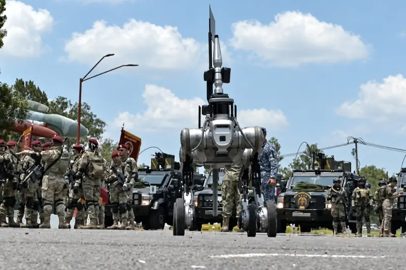 Robots, drones y armas remotas: el poder tecnológico que se mostrará en el Desfile Militar 2026