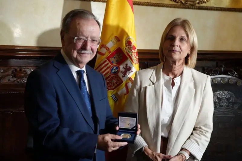 Rebelión en el PSOE: alcaldes desafían a Ferraz y marcharán por Ceuta a pesar de la orden de boicot